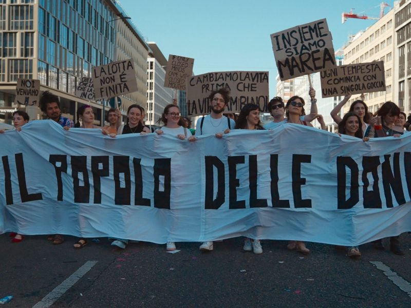 Il film IL POPOLO DELLE DONNE di Yuri Ancarani protagonista di una giornata di studi al Palazzo di Giustizia di Milano, dove resterà visibile sino al 29 novembre 2024